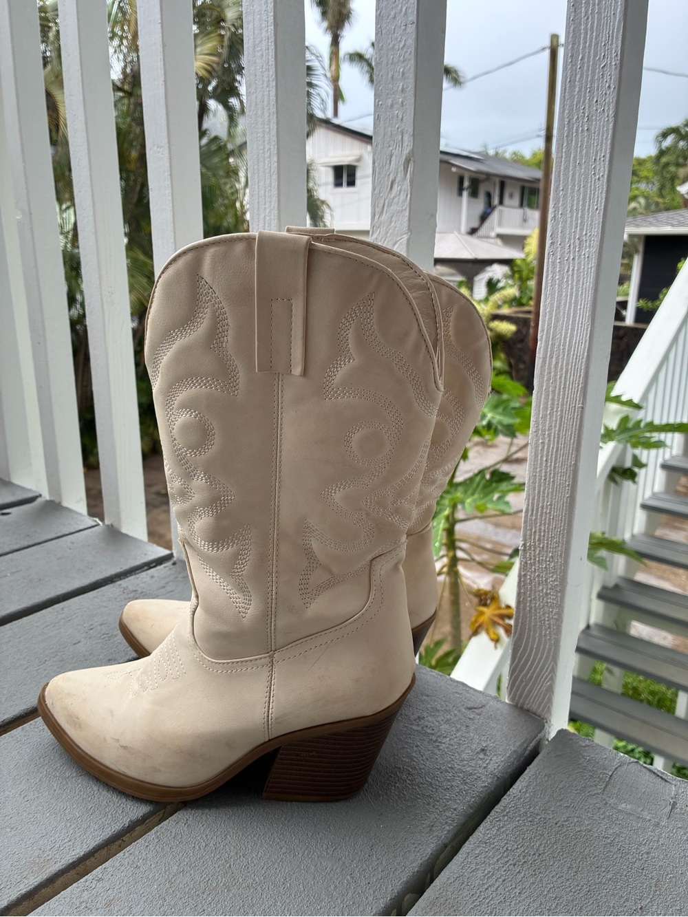 Women’s Western Mid-Calf Cowboy Boots in Cream